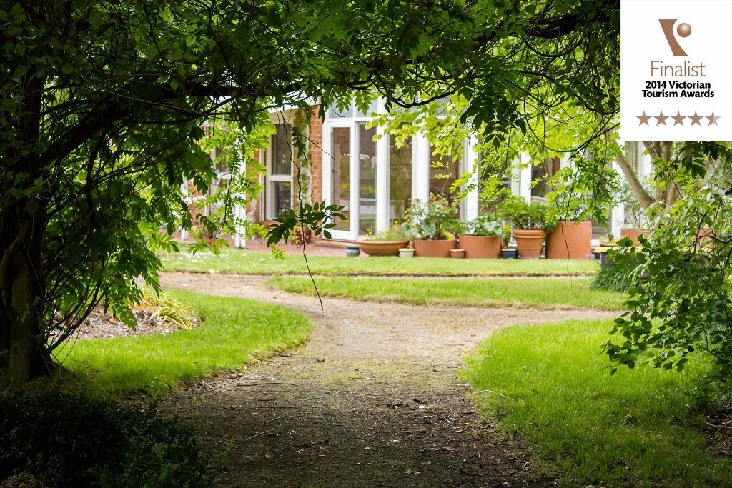 Lakeside Cottage Luxury B&B Mount Dandenong Esterno foto