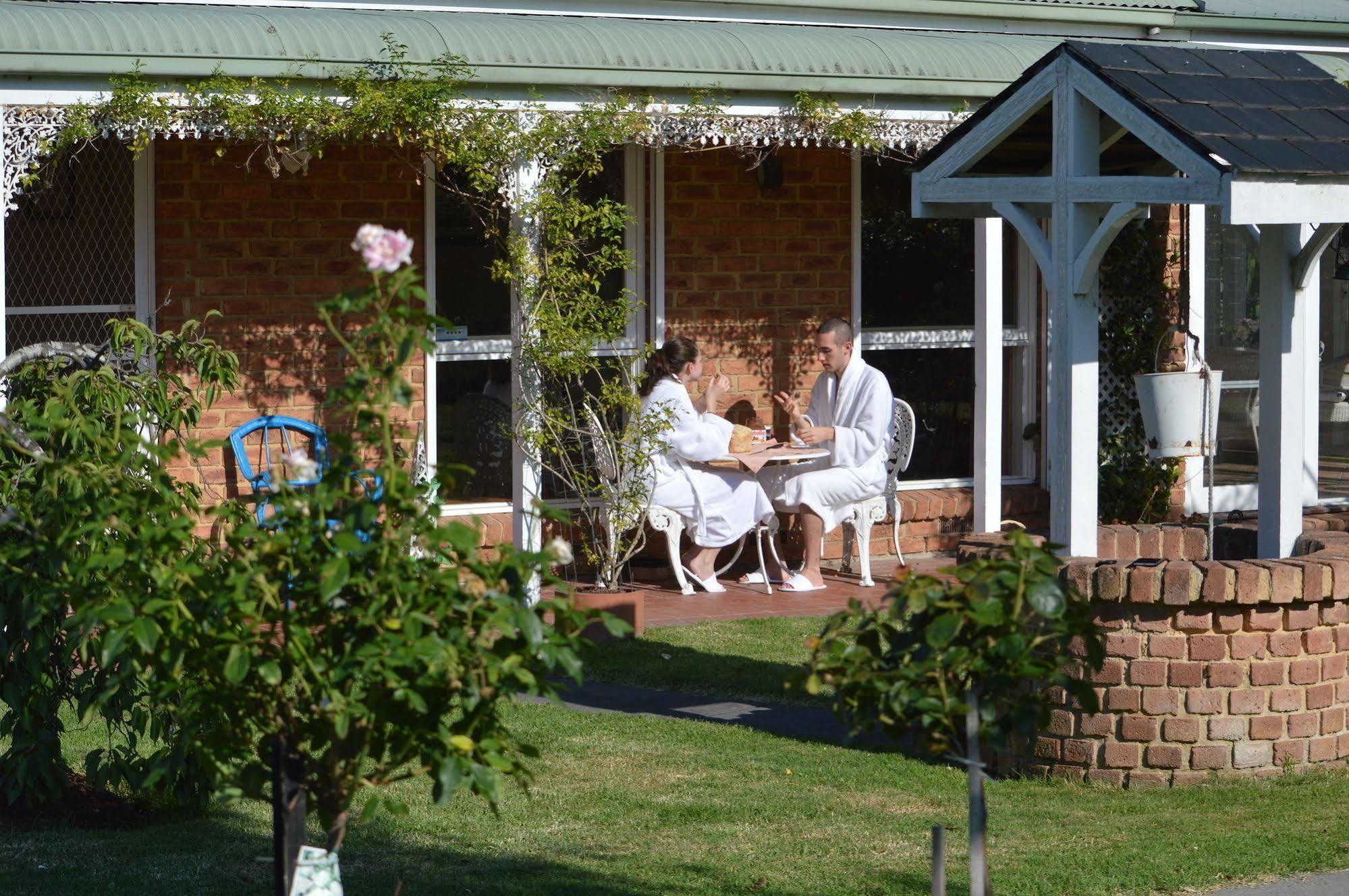 Lakeside Cottage Luxury B&B Mount Dandenong Esterno foto